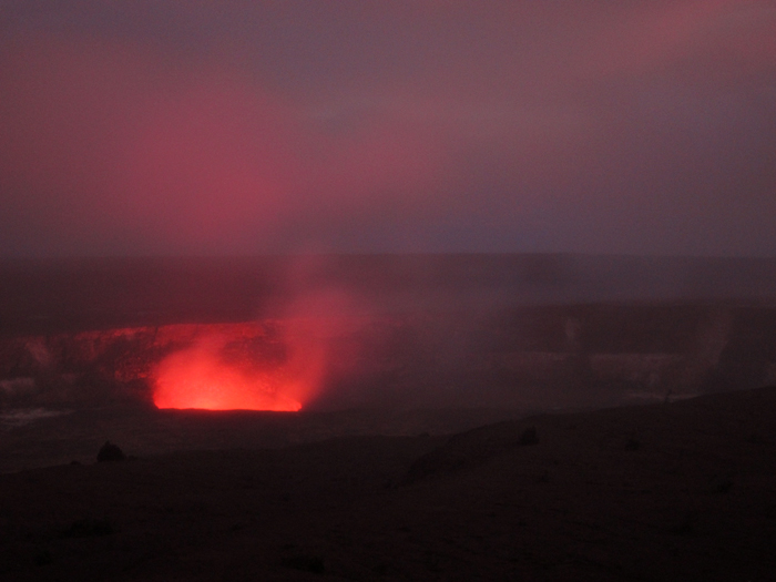 hawaii-volcanoes-national-park-halemaumau-crater-glow